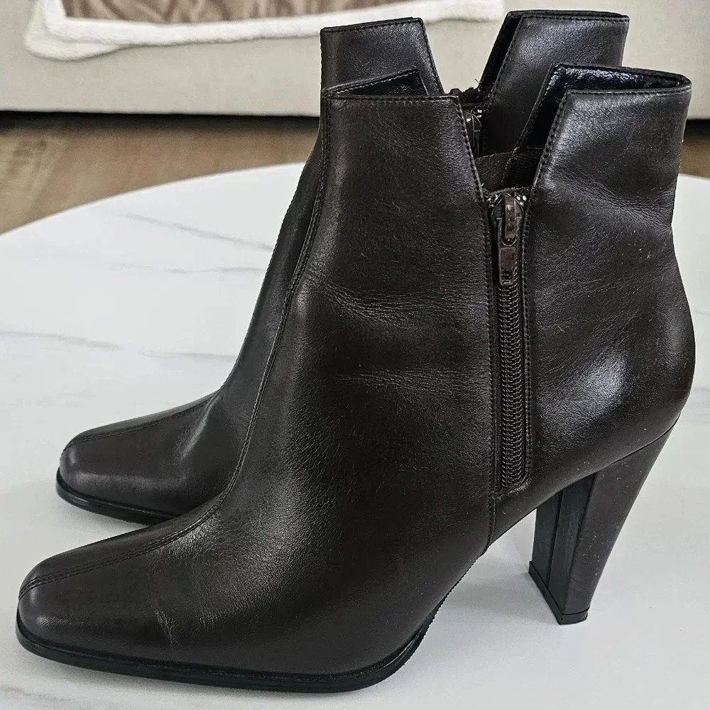 Chocolate Brown Newport News Easy Style Double Zipper Ankle Boots size 8.5
